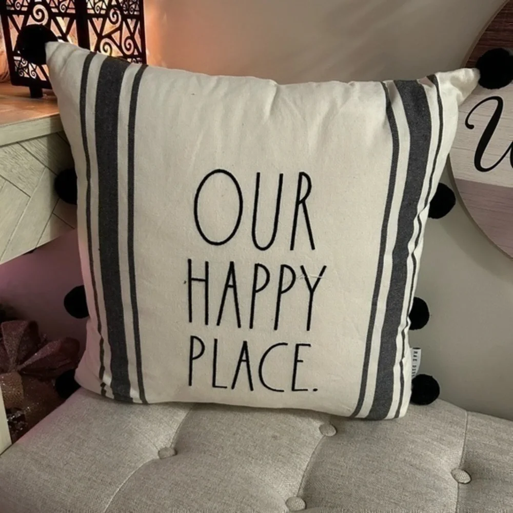 ❄️NWT Rae Dunn Our happy place - throw pillow 19x19